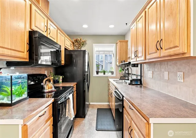 Photo 4 of Townhouse for sale at 12564 Springbrook Ln SW, Lakewood, WA 98499 | MLS# NWM2578223 | Listing updated on 2026-09-24