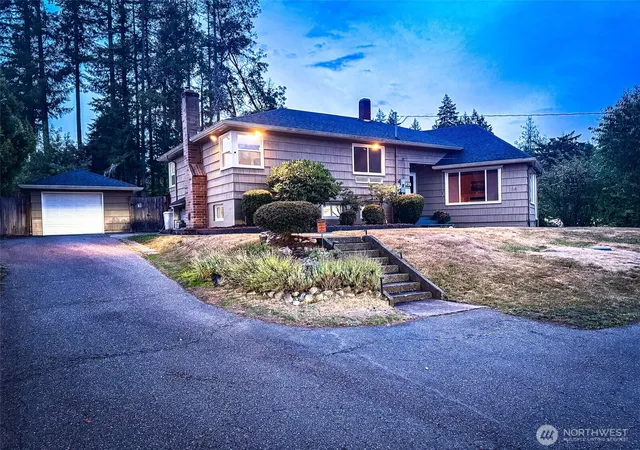 Photo 3 of Sale Pending at 6438 Tracyton Blvd NW, Bremerton, WA 98311 | MLS# NWM2578233 | Listing updated on 2026-10-01