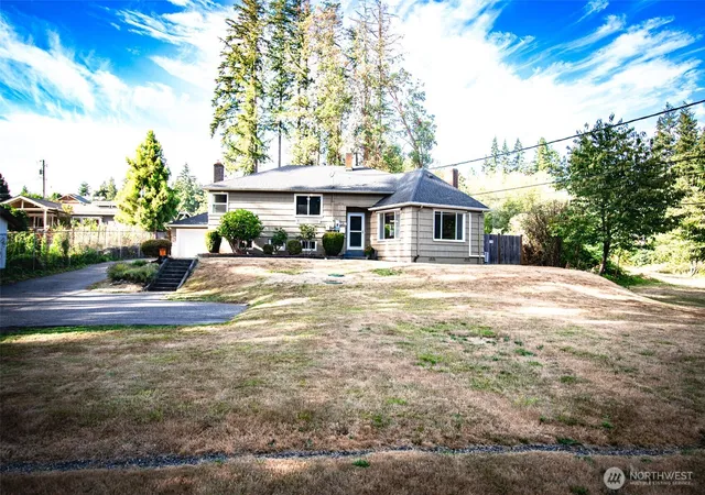Photo 4 of Sale Pending at 6438 Tracyton Blvd NW, Bremerton, WA 98311 | MLS# NWM2578233 | Listing updated on 2026-10-01