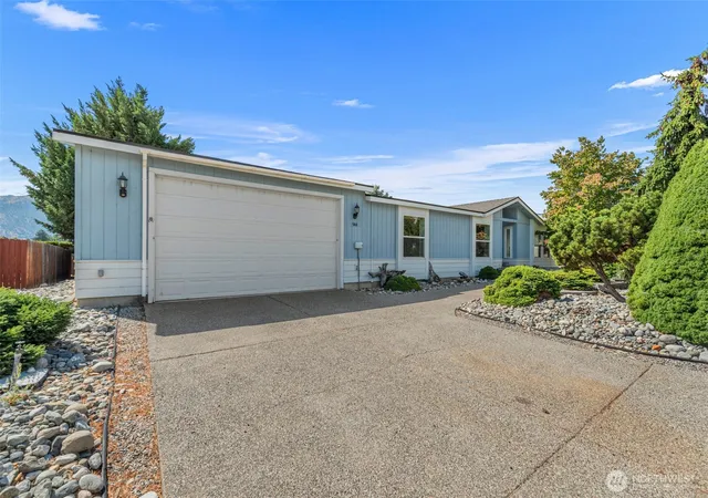 Photo 3 of Manufactured home for sale at 944 Sunrise Dr, Manson, WA 98831 | MLS# NWM2578238 | Listing updated on 2026-09-25
