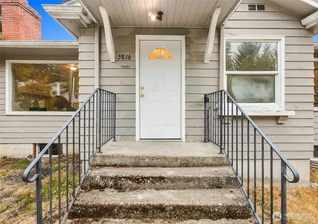 Photo 3 of Sale Pending at 5816 Fleming St, Everett, WA 98203 | MLS# NWM2578242 | Listing updated on 2026-09-22