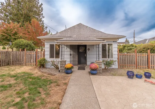 Photo 1 of Single family home for sale at 1129 S 61st Street, Tacoma, WA 98408 | MLS# NWM2578249 | Listing updated on 2026-10-01