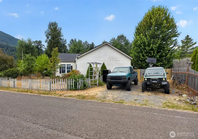 Photo 2 of Manufactured home for sale at 850 W Main Ave, Morton, WA 98356 | MLS# NWM2578288 | Listing updated on 2026-09-30