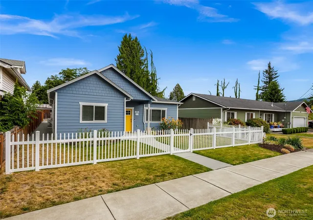 Photo 2 of Single family home for sale at 215 Puget St, Sedro Woolley, WA 98284 | MLS# NWM2578290 | Listing updated on 2026-09-25