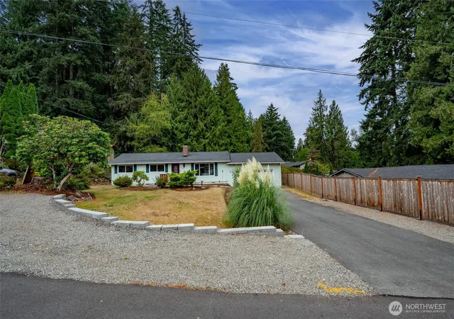 Photo 2 of Sale Pending at 14100 Meridian Dr Se, Everett, WA 98208 | MLS# NWM2578291 | Listing updated on 2026-10-01
