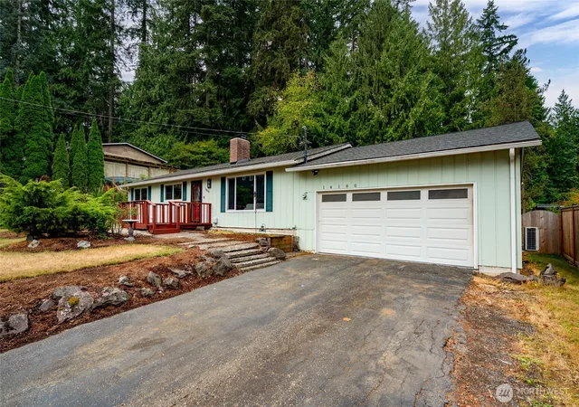 Photo 3 of Sale Pending at 14100 Meridian Dr Se, Everett, WA 98208 | MLS# NWM2578291 | Listing updated on 2026-10-01