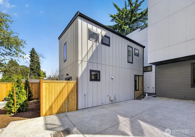 Photo 27 of Single family home for sale at 1220 NE 100th Street, Seattle, WA 98125 | MLS# NWM2578293 | Listing updated on 2026-10-10