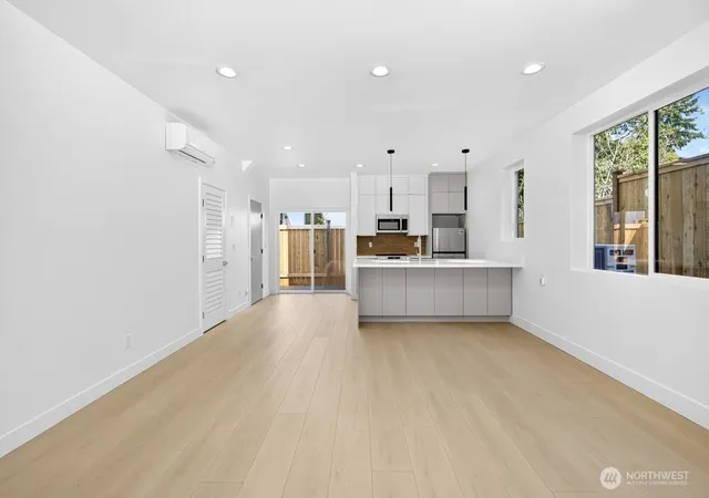 Photo 4 of Single family home for sale at 1220 NE 100th Street, Seattle, WA 98125 | MLS# NWM2578293 | Listing updated on 2026-09-26