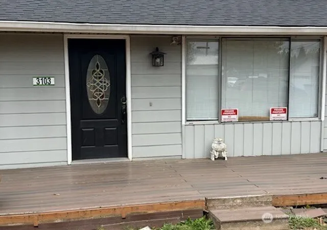 Photo 2 of Sale Pending at 3103 26th Street S, Everett, WA 98201 | MLS# NWM2578302 | Listing updated on 2026-09-28