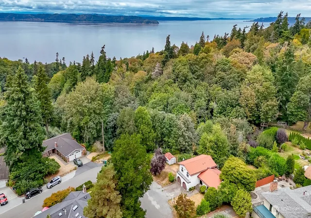 Photo 2 of Sale Pending at 1304 S 286th Street, Federal Way, WA 98003 | MLS# NWM2578305 | Listing updated on 2026-09-28