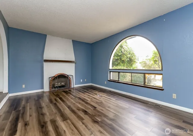 Photo 3 of Sale Pending at 1304 S 286th Street, Federal Way, WA 98003 | MLS# NWM2578305 | Listing updated on 2026-09-28