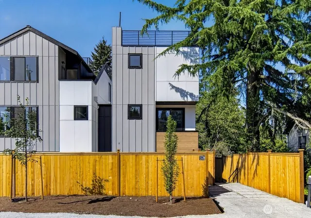 Photo 1 of Single family home for sale at 1218 Ne 100th Street, Seattle, WA 98125 | MLS# NWM2578307 | Listing updated on 2026-09-26