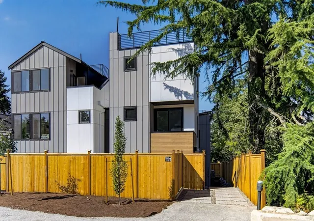 Photo 2 of Single family home for sale at 1218 Ne 100th Street, Seattle, WA 98125 | MLS# NWM2578307 | Listing updated on 2026-09-26