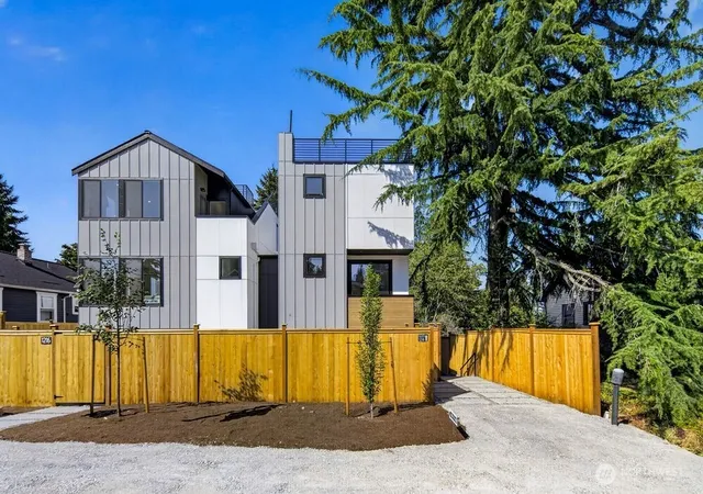 Photo 28 of Single family home for sale at 1218 NE 100th Street, Seattle, WA 98125 | MLS# NWM2578307 | Listing updated on 2026-10-10