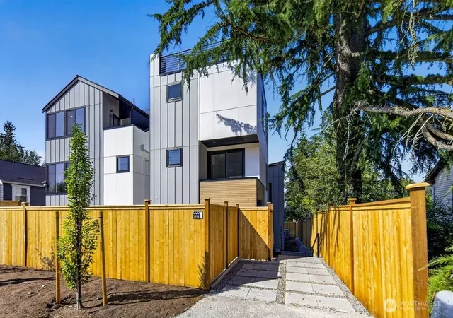 Photo 3 of Single family home for sale at 1218 Ne 100th Street, Seattle, WA 98125 | MLS# NWM2578307 | Listing updated on 2026-09-26