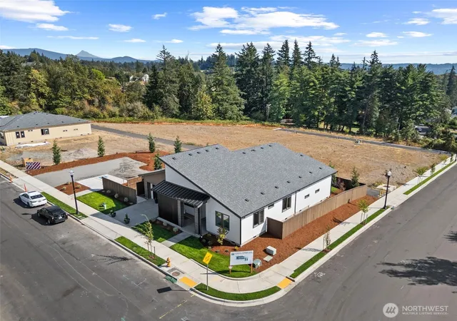 Photo 3 of Single family home for sale at 5770 P St, Washougal, WA 98671 | MLS# NWM2578313 | Listing updated on 2026-09-27