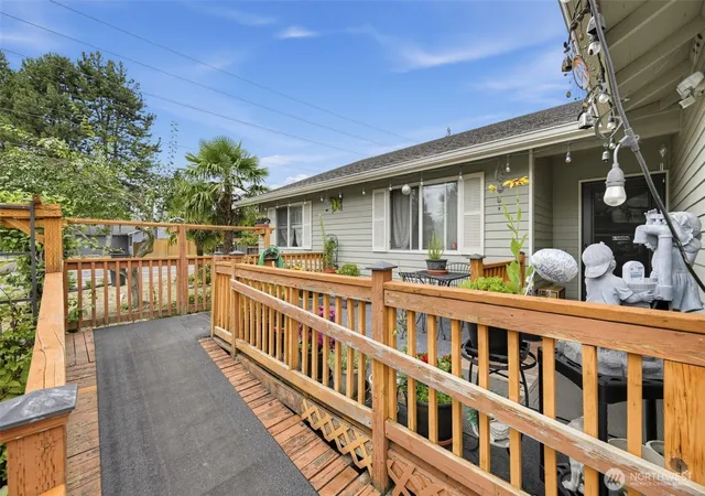 Photo 3 of Single family home for sale at 11606 Se 219th Place, Kent, WA 98031 | MLS# NWM2578332 | Listing updated on 2026-10-01