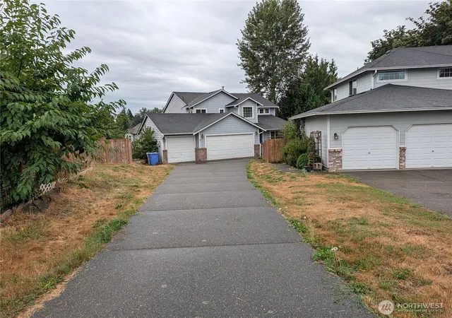 Photo 2 of Sale Pending at 27721 145th Place Se, Kent, WA 98042 | MLS# NWM2578336 | Listing updated on 2026-09-25