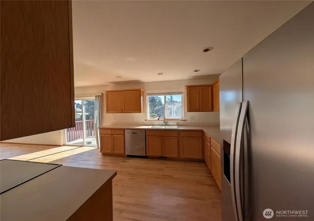 Photo 4 of Sale Pending at 27721 145th Place SE, Kent, WA 98042 | MLS# NWM2578336 | Listing updated on 2026-09-25