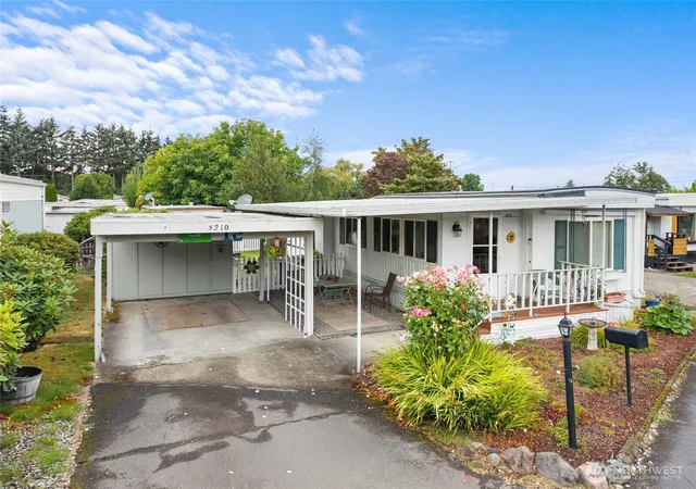 Photo 2 of Manufactured home for sale at 5210 71st Avenue Ct E #33, Puyallup, WA 98371 | MLS# NWM2578346 | Listing updated on 2026-09-27