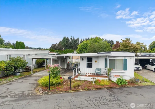 Photo 3 of Manufactured home for sale at 5210 71st Avenue Ct E #33, Puyallup, WA 98371 | MLS# NWM2578346 | Listing updated on 2026-09-27