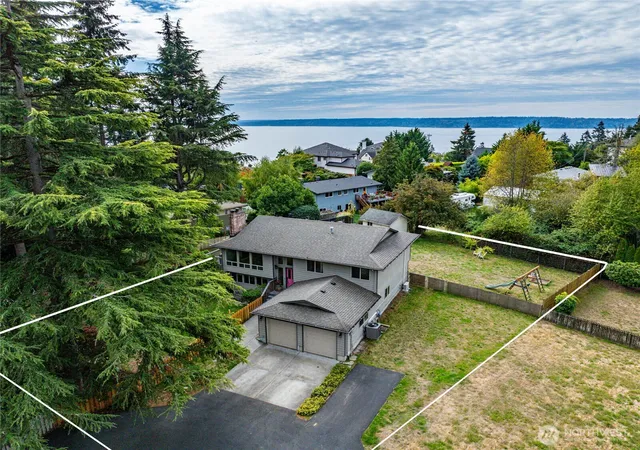 Photo 2 of Single family home for sale at 2315 Sw 118th Court, Burien, WA 98146 | MLS# NWM2578352 | Listing updated on 2026-09-29