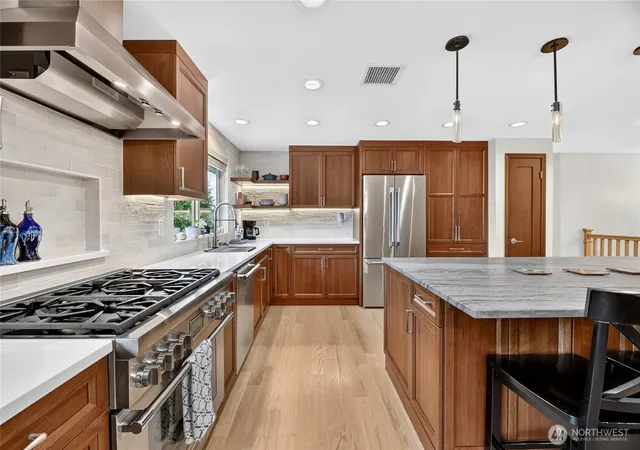 Photo 4 of Single family home for sale at 2315 SW 118th Court, Burien, WA 98146 | MLS# NWM2578352 | Listing updated on 2026-09-29