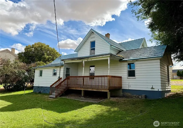 Photo 3 of Single family home for sale at 105 Se Pope Ave, Wilbur, WA 99185 | MLS# NWM2578357 | Listing updated on 2026-09-25