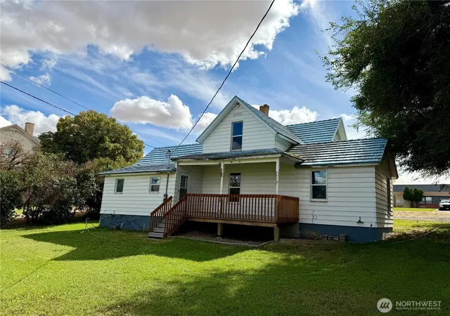 Photo 4 of Single family home for sale at 105 SE Pope Ave, Wilbur, WA 99185 | MLS# NWM2578357 | Listing updated on 2026-09-25