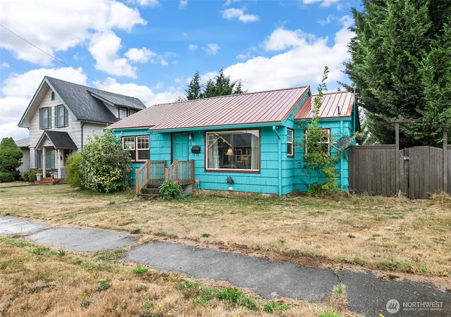 Photo 2 of Single family home for sale at 130 Sw 8th Street, Chehalis, WA 98532 | MLS# NWM2578360 | Listing updated on 2026-09-24