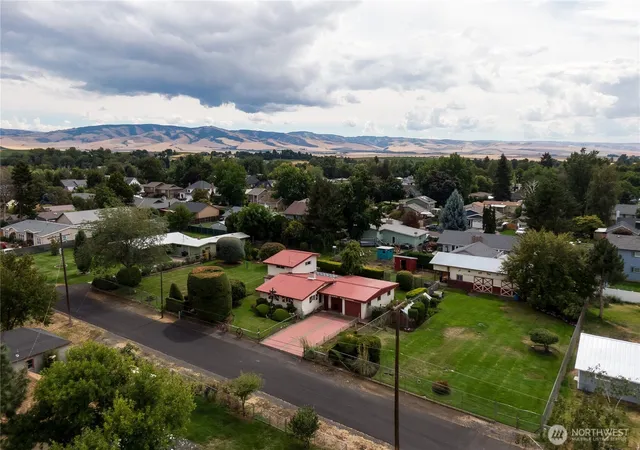 Photo 2 of Single family home for sale at 1850 Delmont St, Walla Walla, WA 99362 | MLS# NWM2578382 | Listing updated on 2026-10-13