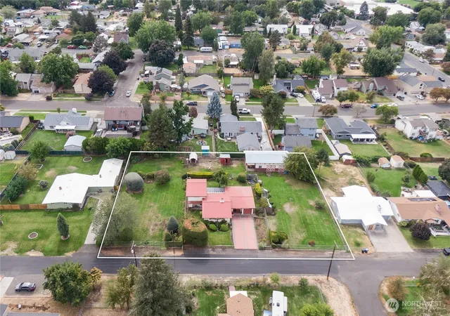 Photo 3 of Single family home for sale at 1850 Delmont St, Walla Walla, WA 99362 | MLS# NWM2578382 | Listing updated on 2026-10-13