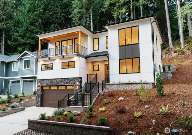 Photo 3 of Contingent at 8 Shooting Star Ct, Bellingham, WA 98229 | MLS# NWM2578385 | Listing updated on 2026-09-25