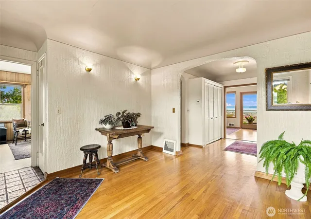Photo 3 of Single family home for sale at 202 Alverson Blvd, Everett, WA 98201 | MLS# NWM2578424 | Listing updated on 2026-09-29