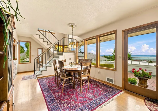 Photo 4 of Single family home for sale at 202 Alverson Blvd, Everett, WA 98201 | MLS# NWM2578424 | Listing updated on 2026-09-29