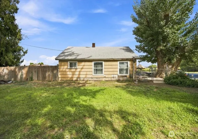 Photo 1 of Single family home for sale at 703 N 5th Street, Grandview, WA 98930 | MLS# NWM2578426 | Listing updated on 2026-10-01