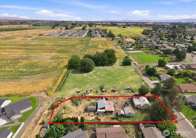 Photo 2 of Single family home for sale at 703 N 5th Street, Grandview, WA 98930 | MLS# NWM2578426 | Listing updated on 2026-10-01
