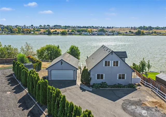 Photo 1 of Single family home for sale at 1317 W Lakeside Dr, Moses Lake, WA 98837 | MLS# NWM2578442 | Listing updated on 2026-10-04