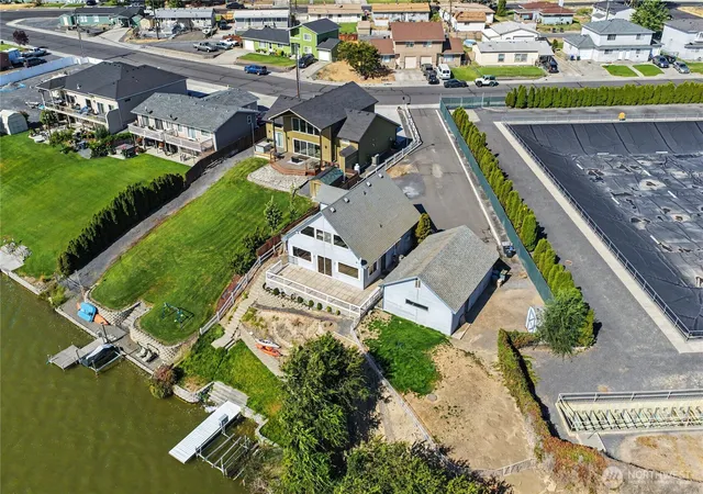 Photo 2 of Single family home for sale at 1317 W Lakeside Dr, Moses Lake, WA 98837 | MLS# NWM2578442 | Listing updated on 2026-10-04