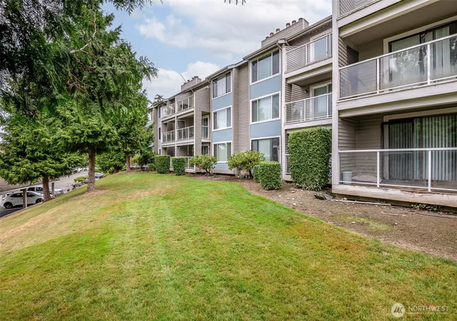 Photo 2 of Condo for sale at 31510 106th Place Se #R106, Auburn, WA 98092 | MLS# NWM2578444 | Listing updated on 2026-09-28