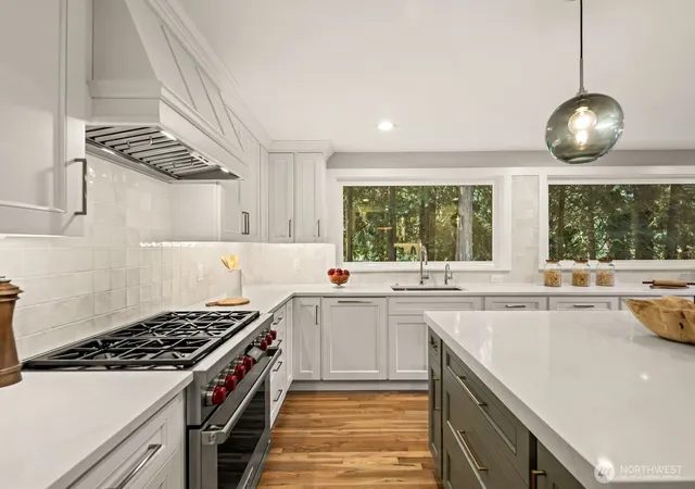 Photo 3 of Sale Pending at 21833 Ne 30th Place, Sammamish, WA 98074 | MLS# NWM2578457 | Listing updated on 2026-09-28