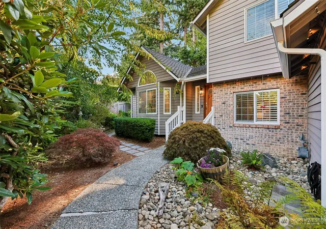 Photo 2 of Sale Pending at 1011 16th Court, Mukilteo, WA 98275 | MLS# NWM2578458 | Listing updated on 2026-09-24