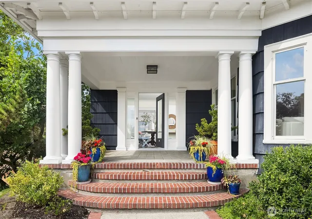 Photo 3 of Sale Pending at 3247 Cascadia Ave S, Seattle, WA 98144 | MLS# NWM2578486 | Listing updated on 2026-09-22