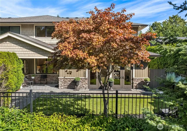 Photo 4 of Townhouse for sale at 9801 NE 4th Street #D, Bellevue, WA 98004 | MLS# NWM2578490 | Listing updated on 2026-10-02