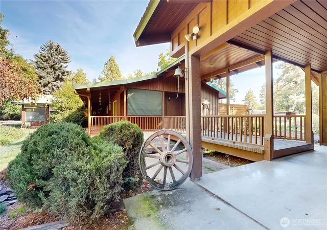 Photo 2 of Single family home for sale at 1240 Se 12th Street, College Place, WA 99324 | MLS# NWM2578517 | Listing updated on 2026-10-07