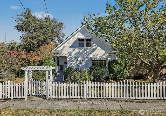 Photo 2 of Sale Pending at 4011 S Sheridan Ave, Tacoma, WA 98418 | MLS# NWM2578525 | Listing updated on 2026-09-29