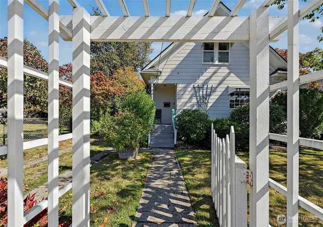 Photo 3 of Sale Pending at 4011 S Sheridan Ave, Tacoma, WA 98418 | MLS# NWM2578525 | Listing updated on 2026-09-29