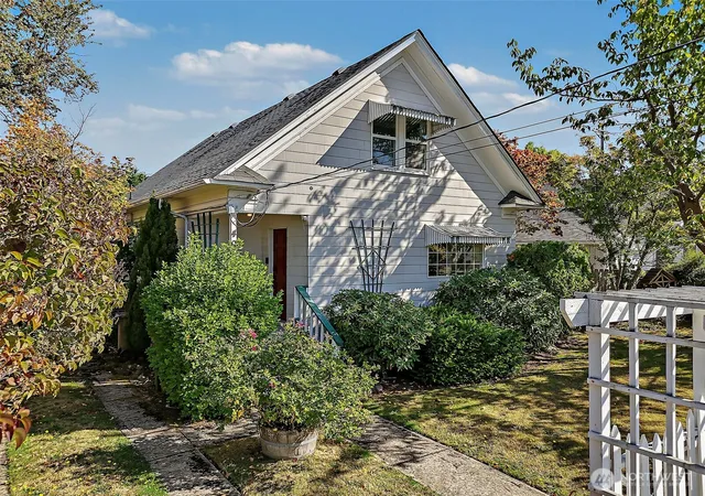 Photo 3 of Sale Pending at 4011 S Sheridan Ave, Tacoma, WA 98418 | MLS# NWM2578525 | Listing updated on 2026-09-29