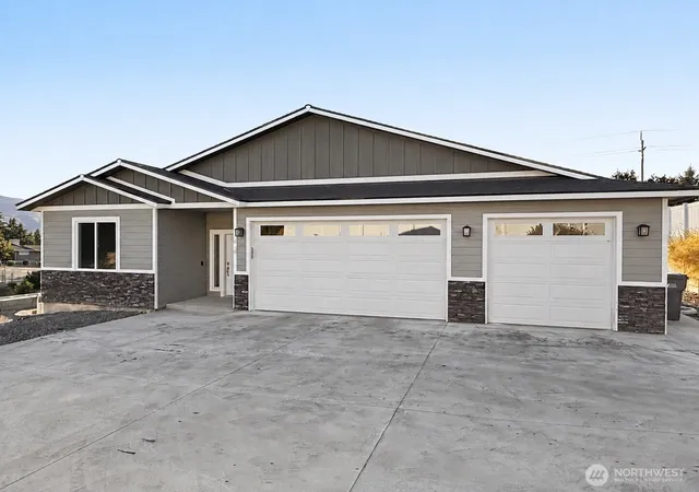 Photo 1 of Single family home for sale at 610 19th Street Ne, East Wenatchee, WA 98802 | MLS# NWM2578526 | Listing updated on 2026-09-21