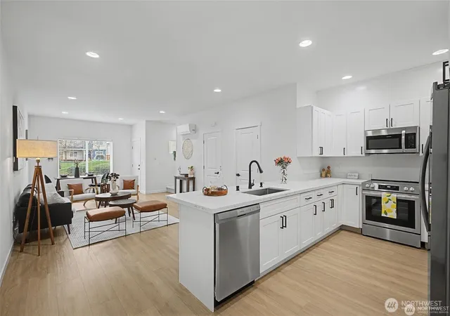 Photo 2 of Condo for sale at 4813 E Q St, Tacoma, WA 98404 | MLS# NWM2578552 | Listing updated on 2026-09-25